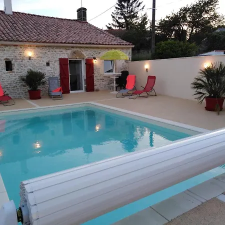 Maison Renovee Pour 14 Pers Avec Piscine Chauffee, Jardin, Baby-foot, Proche Puy Du Fou Et La Rochelle * L'Hermenault