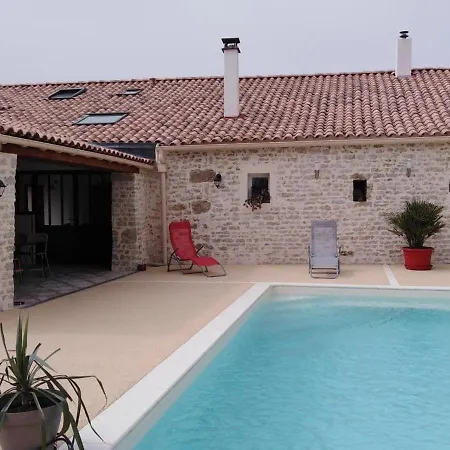 Landhuis Maison Renovee Pour 14 Pers Avec Piscine Chauffee, Jardin, Baby-foot, Proche Puy Du Fou Et La Rochelle