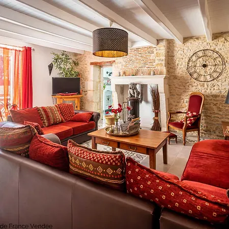 Maison Renovee Pour 14 Pers Avec Piscine Chauffee, Jardin, Baby-foot, Proche Puy Du Fou Et La Rochelle - Fr-1-426-362