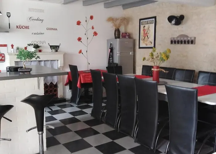 Tatil Evi Maison Renovee Pour 14 Pers Avec Piscine Chauffee, Jardin, Baby-foot, Proche Puy Du Fou Et La Rochelle - Fr-1-426-362 *